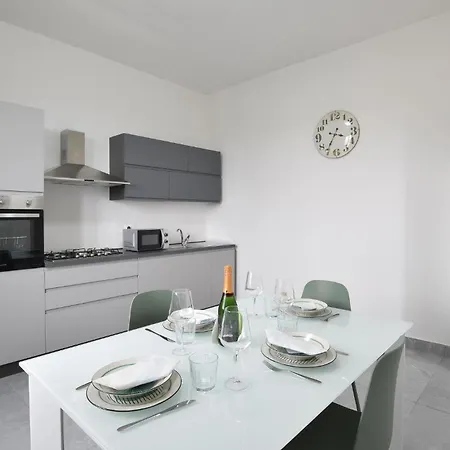 2 Bedroom Beautiful In * Albenga
