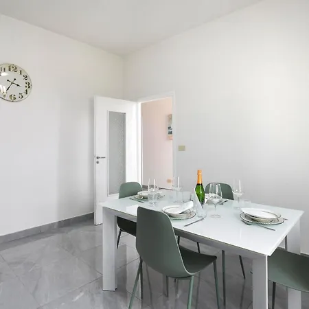Splendido Con 2 Da Letto Ad Appartamento Albenga